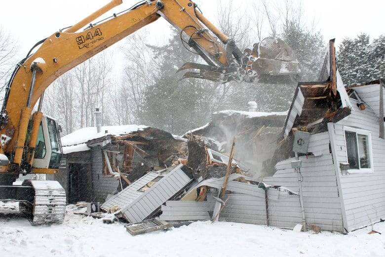 Особенности демонтажа в зимний период