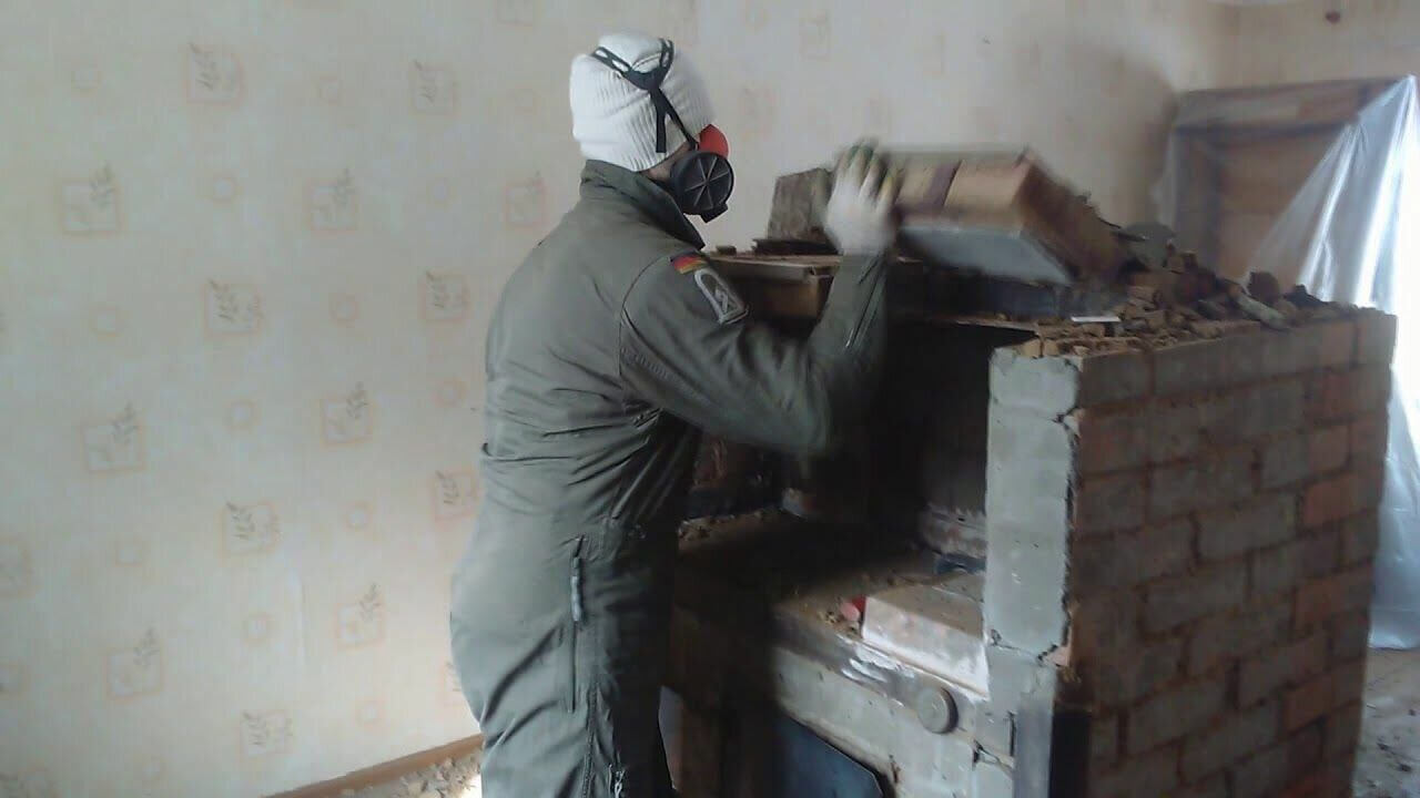 Демонтаж печей и каминов