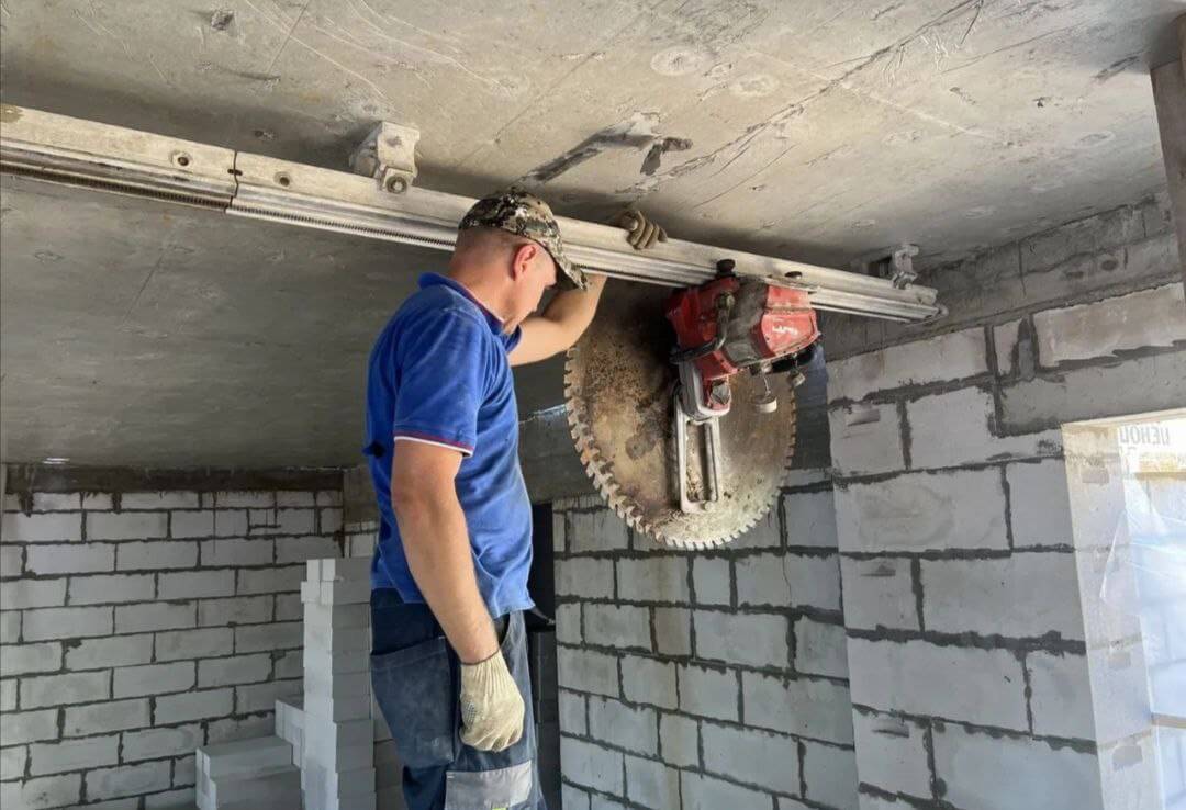 Демонтаж потолков